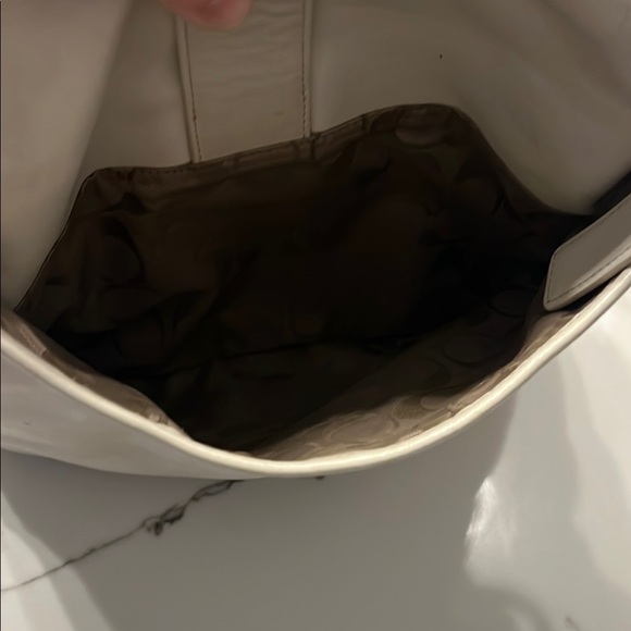 Coach Cream Leather Shoulder Bag with Adjustable Strap - Picture 10 of 14